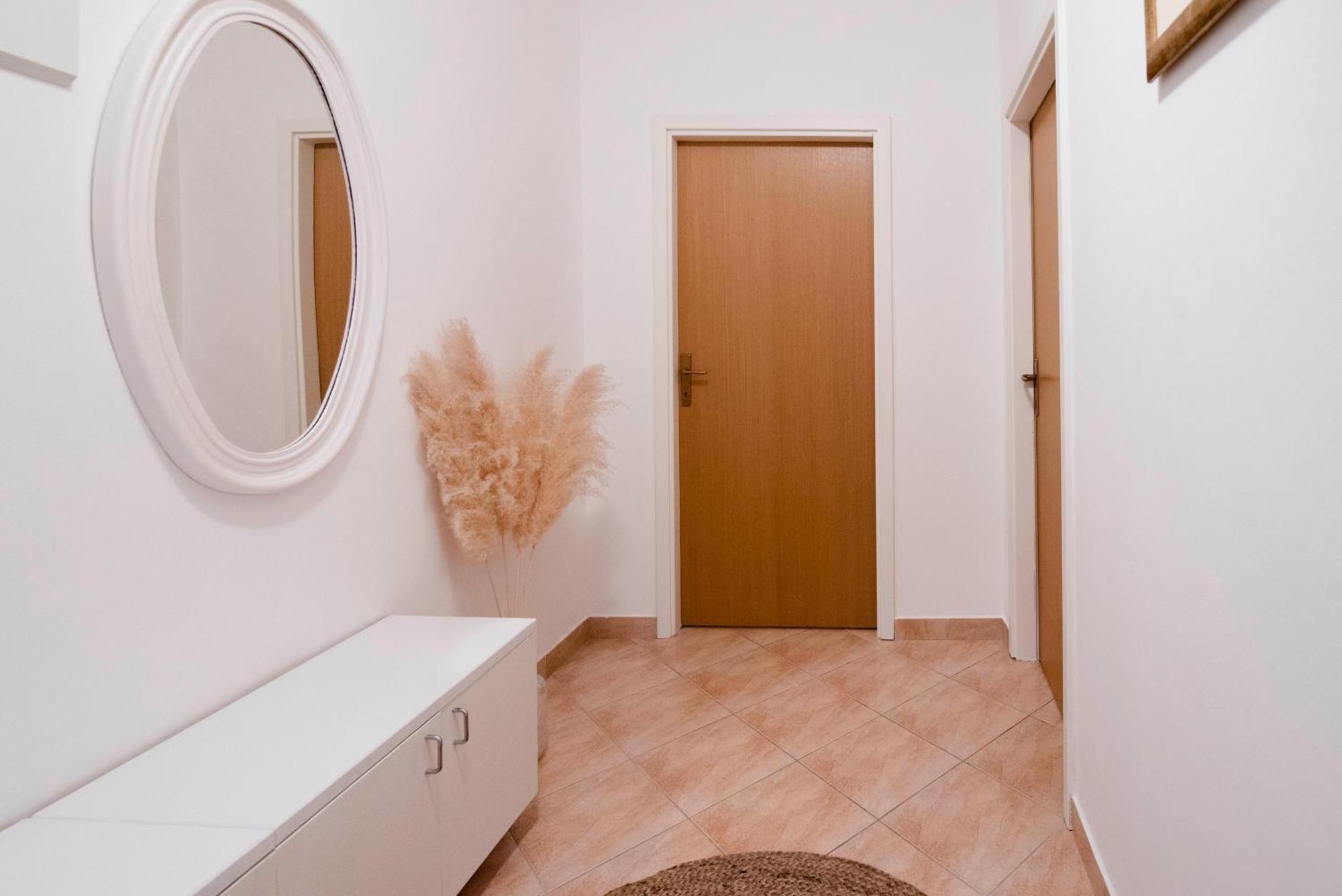 Apartman Karla Sinj Exterior foto
